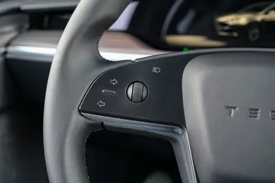 Tesla Model X 100kWh Palladium — SUV électrique 7 places, 686 ch et autonomie record — Miniature 22