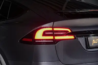 Tesla Model X 100kWh Palladium — SUV électrique 7 places, 686 ch et autonomie record — Miniature 27