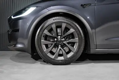 Tesla Model X 100kWh Palladium — SUV électrique 7 places, 686 ch et autonomie record — Miniature 28