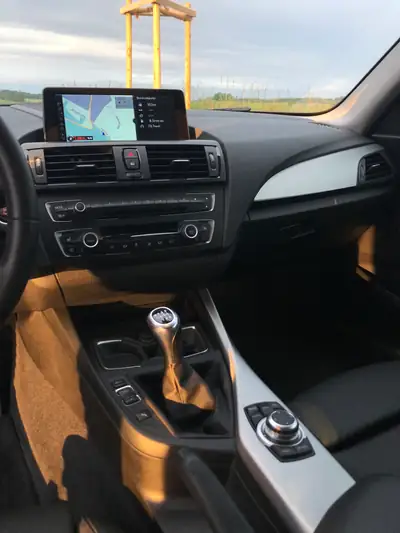 BMW 125i — Coupé sportif 3-portes, 218 ch et double équipement de roues — Miniatura 10