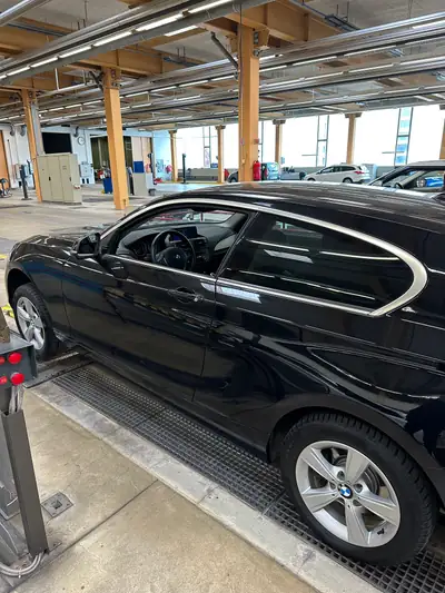 BMW 125i — Coupé sportif 3-portes, 218 ch et double équipement de roues — Miniatura 11