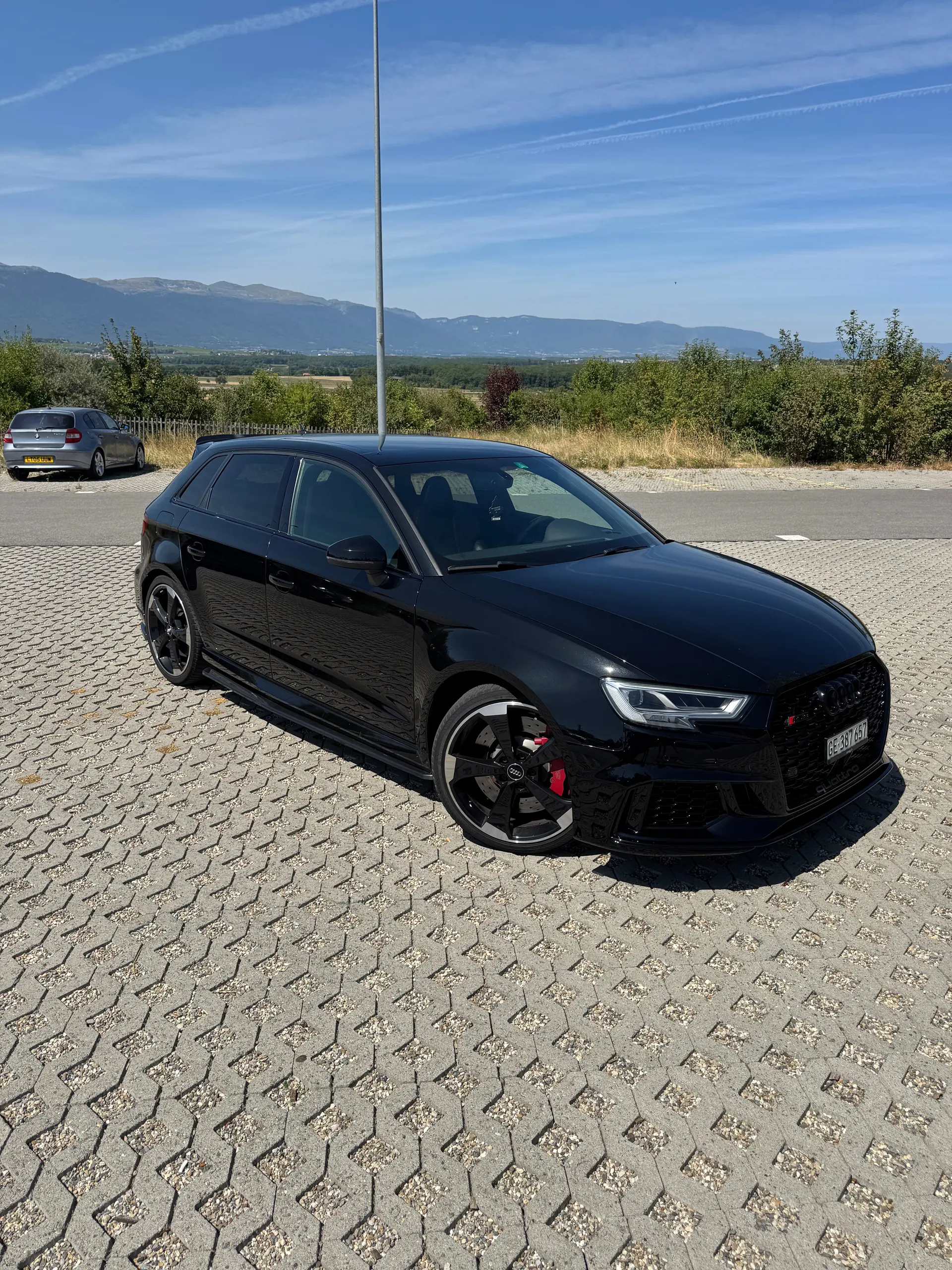 Audi RS3 Sportback — 400 ch, performance brute et élégance noire métallisée