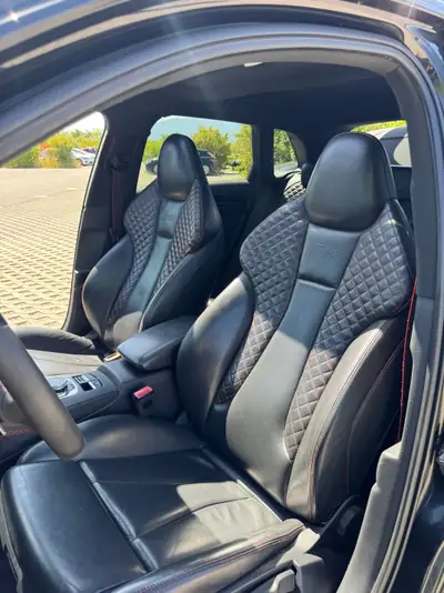 Audi RS3 Sportback — 400 ch, performance brute et élégance noire métallisée — interni