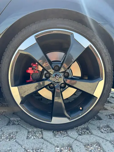 Audi RS3 Sportback — 400 ch, performance brute et élégance noire métallisée — Miniatura 9