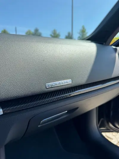 Audi RS3 Sportback — 400 ch, performance brute et élégance noire métallisée — Miniatura 7
