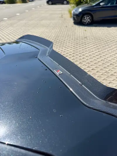 Audi RS3 Sportback — 400 ch, performance brute et élégance noire métallisée — Miniatura 13
