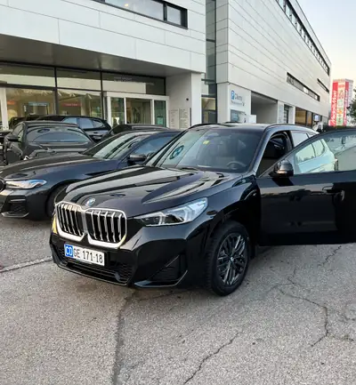 BMW X1 sDrive18i M Sport 2023 — Compact dynamique, 27'000 km, Full Options — vista posteriore