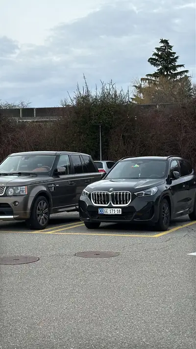 BMW X1 sDrive18i M Sport 2023 — Compact dynamique, 27'000 km, Full Options — interni