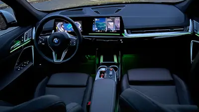 BMW X1 sDrive18i M Sport 2023 — Compact dynamique, 27'000 km, Full Options — Miniatura 10