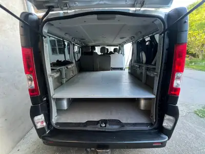 Opel Vivaro L2H1 — Monospace 9 places diesel, équipé pour la famille et le voyage — Heckansicht