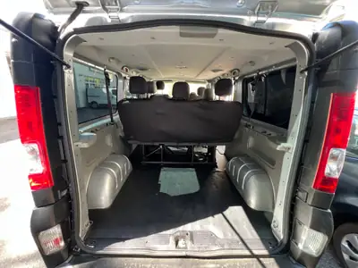 Opel Vivaro L2H1 — Monospace 9 places diesel, équipé pour la famille et le voyage — Innenraum