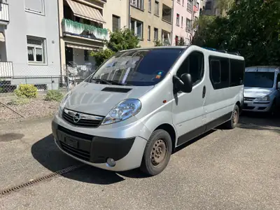 Opel Vivaro L2H1 — Monospace 9 places diesel, équipé pour la famille et le voyage — Armaturenbrett