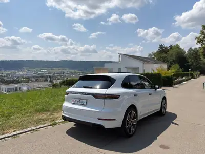 Porsche Cayenne 3.0 V6 E-Hybrid — SUV premium hybride rechargeable, 145 900 km — rear view