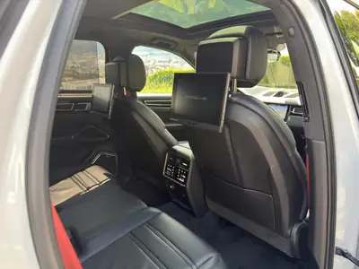 Porsche Cayenne 3.0 V6 E-Hybrid — SUV premium hybride rechargeable, 145 900 km — dashboard