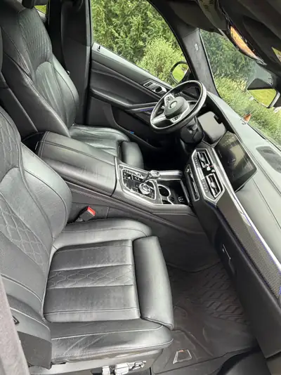 BMW X6 M50i 2020 — SUV coupé haute performance, 85 000 km seulement — Miniatura 11