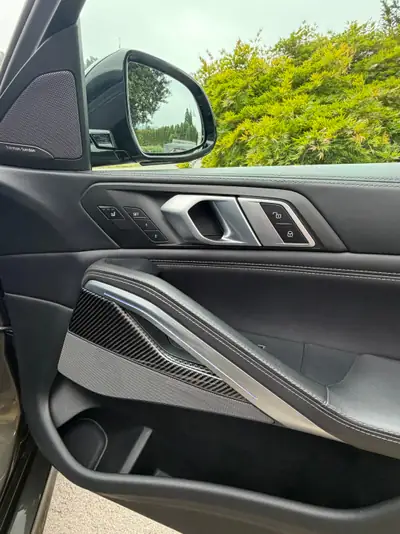 BMW X6 M50i 2020 — SUV coupé haute performance, 85 000 km seulement — Miniatura 13