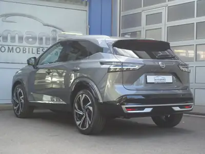 Nissan Qashqai 1.3 DIG-T MHEV Tekna+ — Hybride léger, 4x4 polyvalent, 10 km — tableau de bord