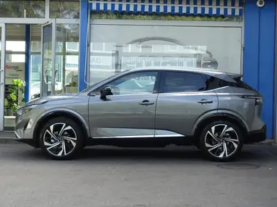 Nissan Qashqai 1.3 DIG-T MHEV Tekna+ — Hybride léger, 4x4 polyvalent, 10 km — Miniature 9