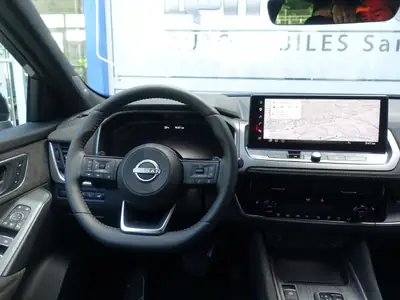 Nissan Qashqai 1.3 DIG-T MHEV Tekna+ — Hybride léger, 4x4 polyvalent, 10 km — Miniature 18