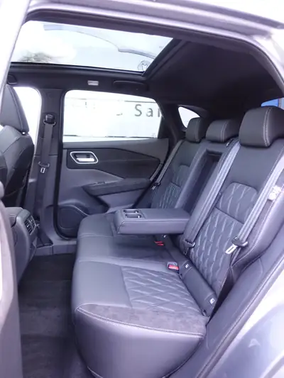 Nissan Qashqai 1.3 DIG-T MHEV Tekna+ — Hybride léger, 4x4 polyvalent, 10 km — Miniature 23