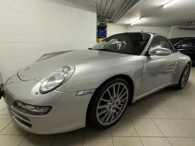 Porsche 911 Carrera 4S — Cabriolet iconique 2007, 355 ch tous terrains — side view