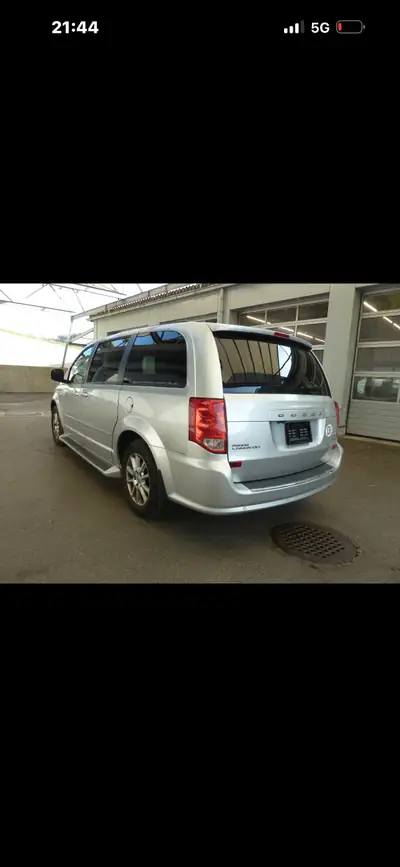 Dodge Grand Caravan 2011 — Monospace 7 places, motorisation robuste 287 ch — fianco