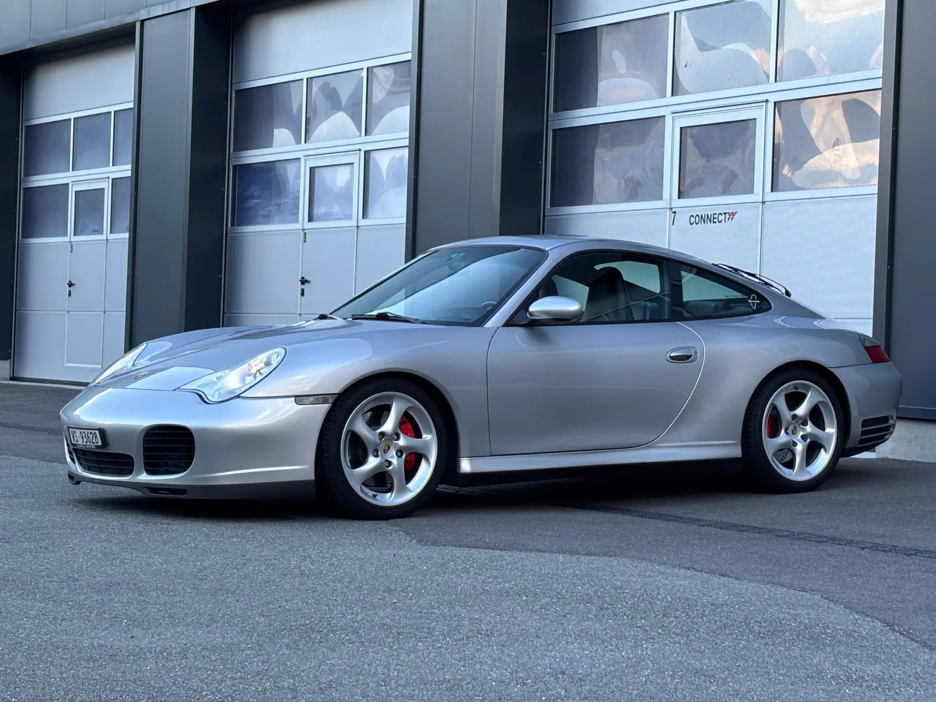 Porsche 911 Carrera 4S — Légendaire coupé sport, moteur révisionné, garantie jusqu'en 2027 — vista esterna