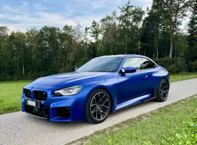 BMW M2 2024 — Coupé haute performance, 687 ch et moins de 10'000 km — vue extérieure