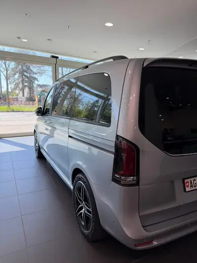 Mercedes-Benz V 300 AMG Avantgarde — Monospace premium diesel, 7500 km seulement — arrière