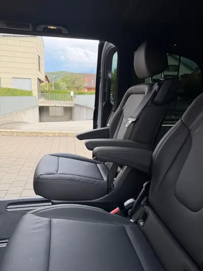 Mercedes-Benz V 300 AMG Avantgarde — Monospace premium diesel, 7500 km seulement — tableau de bord