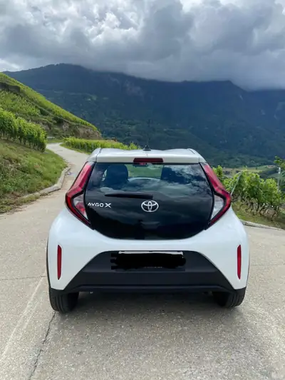 Toyota Aygo X 1.0 VVT-i Trend 2024 — Citadine SUV économe, 30 000 km — Heckansicht