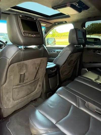 Cadillac Escalade 6.2 ESV Platinum — SUV 7 places prestige, 426 ch, expertise Suisse — intérieur