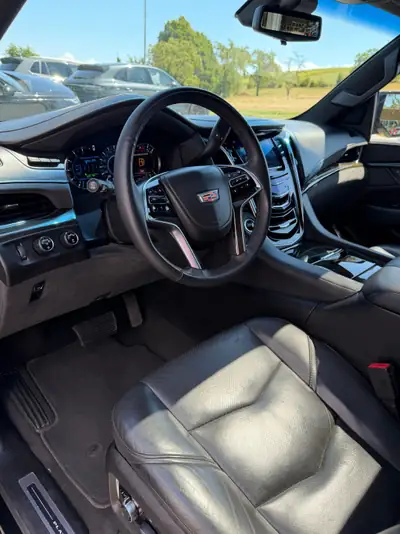 Cadillac Escalade 6.2 ESV Platinum — SUV 7 places prestige, 426 ch, expertise Suisse — détail