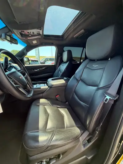 Cadillac Escalade 6.2 ESV Platinum — SUV 7 places prestige, 426 ch, expertise Suisse — tableau de bord