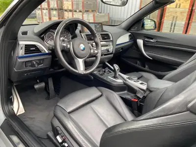 BMW M235i xDrive Cabriolet — Sportivité 326 ch et élégance décapotable — Heckansicht