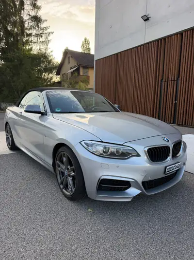 BMW M235i xDrive Cabriolet — Sportivité 326 ch et élégance décapotable — Armaturenbrett