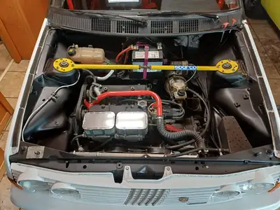 FIAT Ritmo 105 TC Rennwagen — Légende des années 80, zéro kilomètre — intérieur