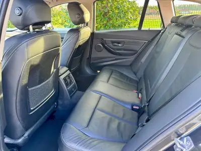 BMW 320i xDrive Touring — Familiale Premium All-Wheel Drive, 140 000 km, Historique complet — Thumbnail 10