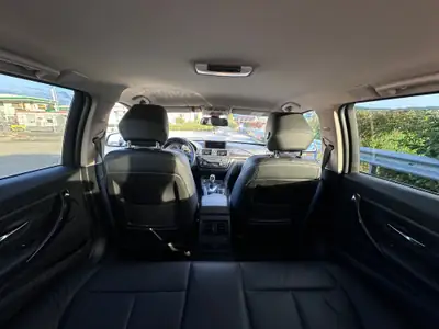 BMW 320i xDrive Touring — Familiale Premium All-Wheel Drive, 140 000 km, Historique complet — Thumbnail 11