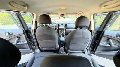 MINI Countryman Cooper FWD — Compacité urbaine et polyvalence sans compromis — Miniature 8