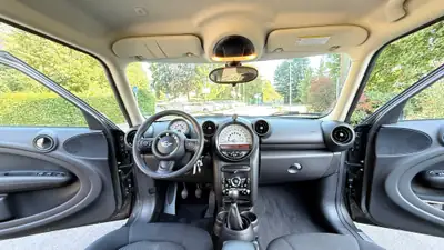 MINI Countryman Cooper FWD — Compacité urbaine et polyvalence sans compromis — Miniature 9