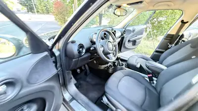 MINI Countryman Cooper FWD — Compacité urbaine et polyvalence sans compromis — Miniature 11