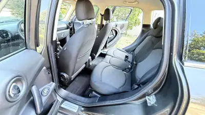 MINI Countryman Cooper FWD — Compacité urbaine et polyvalence sans compromis — Miniature 12