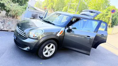 MINI Countryman Cooper FWD — Compacité urbaine et polyvalence sans compromis — Miniature 15