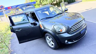 MINI Countryman Cooper FWD — Compacité urbaine et polyvalence sans compromis — Miniature 14