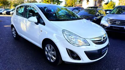 Opel Corsa 1.4 TP Sport Automatic — Citadine fiable, peu kilométrée et économique — côté