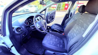 Opel Corsa 1.4 TP Sport Automatic — Citadine fiable, peu kilométrée et économique — tableau de bord