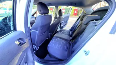 Opel Corsa 1.4 TP Sport Automatic — Citadine fiable, peu kilométrée et économique — Miniature 7