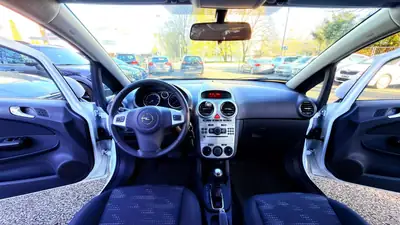 Opel Corsa 1.4 TP Sport Automatic — Citadine fiable, peu kilométrée et économique — Miniature 8