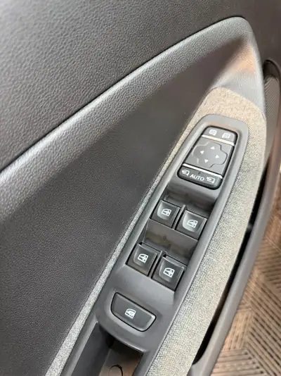 Renault Zoé Intens R135 — Électrique performante, batterie incluse, quasi neuve — Miniature 17